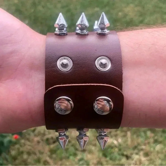 Brown Leather Punk Goth Rock Triple Spike Metal Stud Snap Cuff Bracelet NWT - Picture 2 of 4